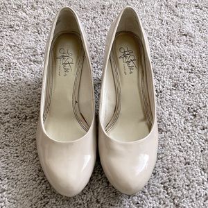 Barely Worn Nude pumps - Size 9N